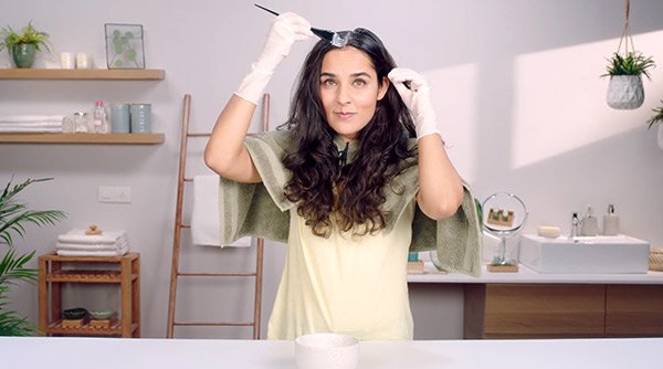 How to colour your own hair at home using a hair colour kit
