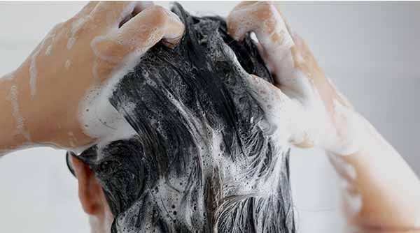 6 Tips On How To Moisturize Dry Hair On The Go!