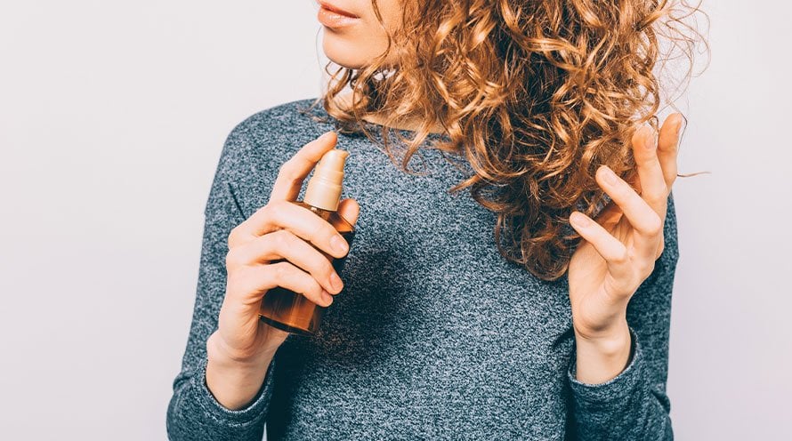 Tired of frizzy hair? Here are 5 oils for dry and frizzy hair!