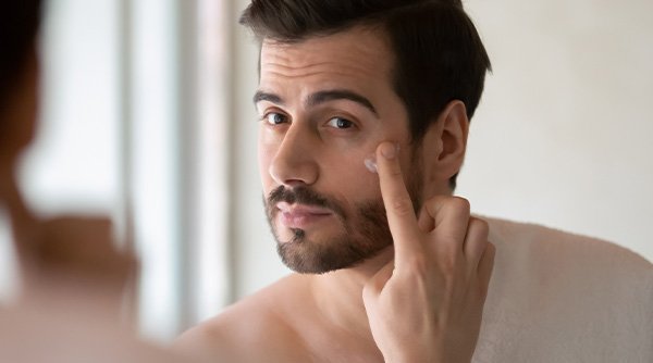 What is a face serum How to include serum in men skincare