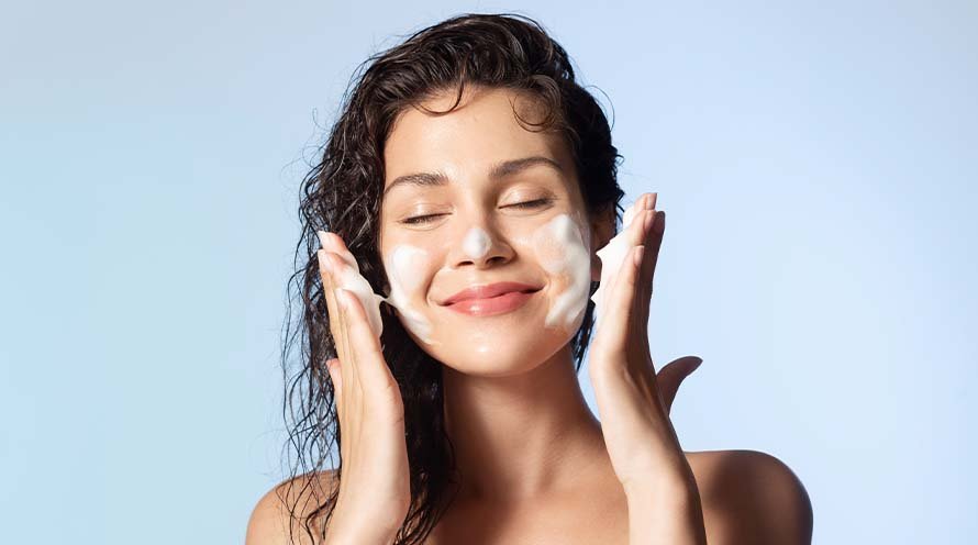 Types Of Face Washes and Benefits