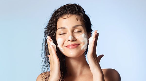 Types Of Face Washes and Benefits