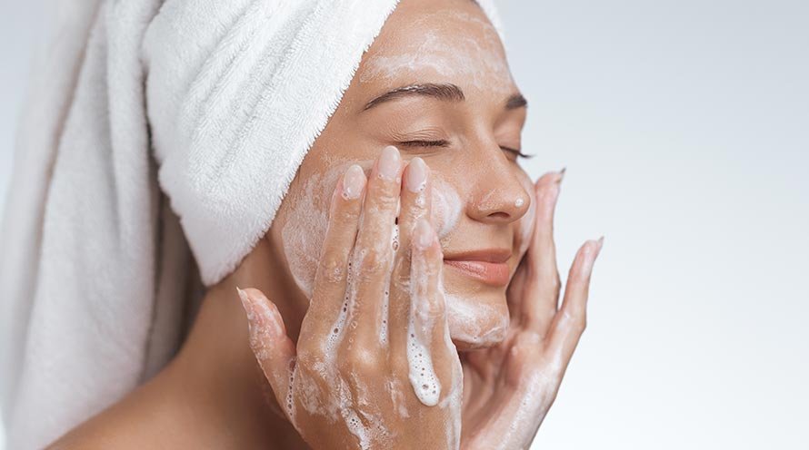 How To Choose The Best Facewash For The Winter Season