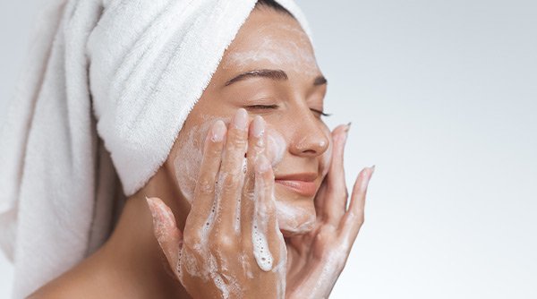 How To Choose The Best Facewash For The Winter Season