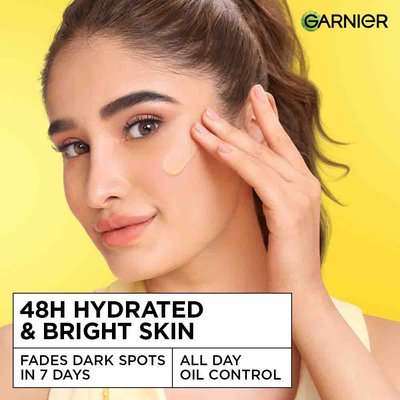 Get 48H Hydrated and Bright Skin, and dark spot reduction in 7 Days